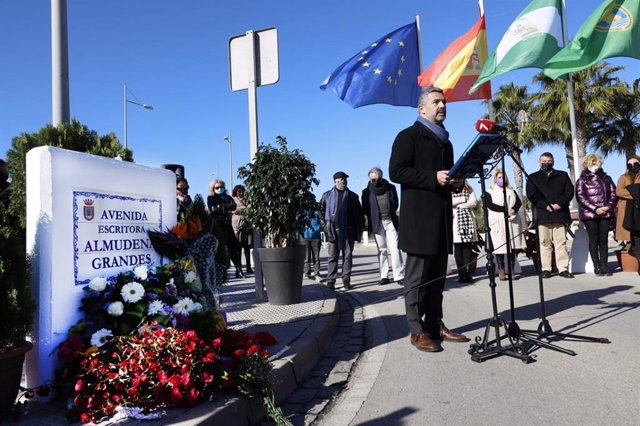 Archivo - Imagen de archivo del homenaje que tributó el Ayuntamiento de Rota a Almudena Grandes con motivo de su fallecimiento, en noviembre de 2021.