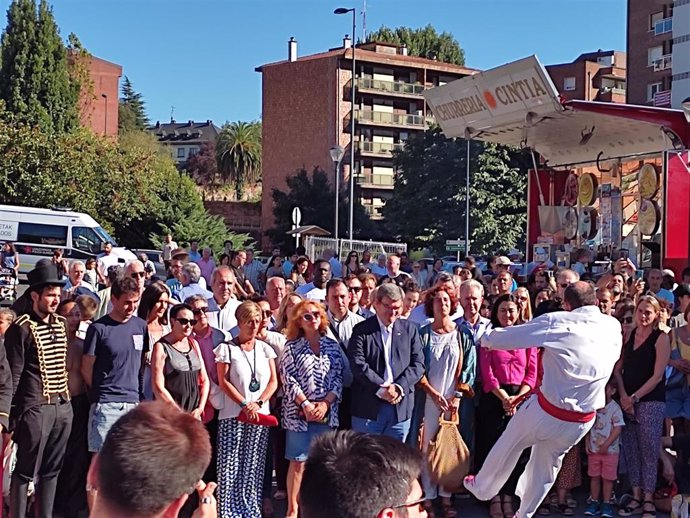 El alcalde de Bilbao, Juan Mari Aburto, junto con la corporación municipal, en la inauguración de las barracas