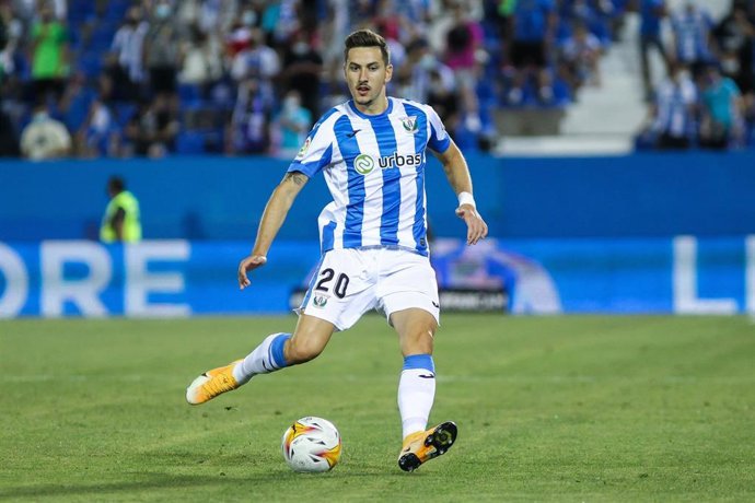 Archivo - Javi Hernández, en un partido con el C.D. Leganés