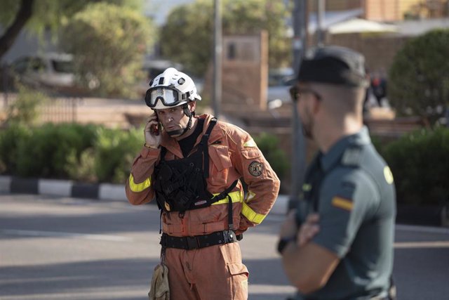 Un bombero trabaja en la zona de Olocau, el 19 de agosto