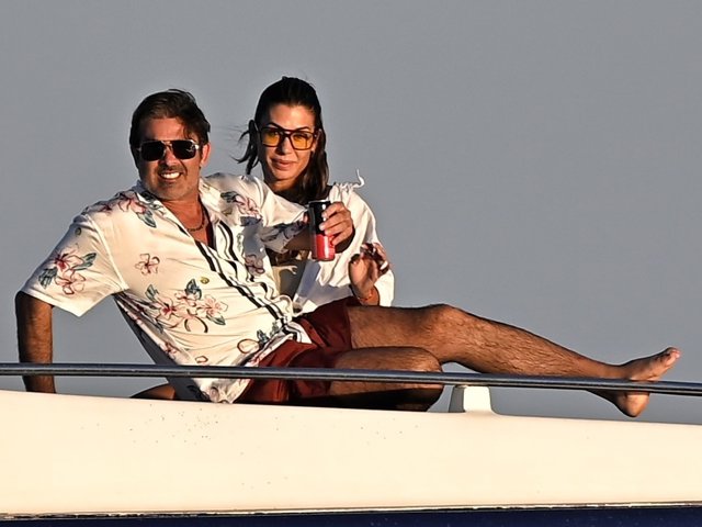 ELENA TABLADA Y UN AMIGO EN IBIZA