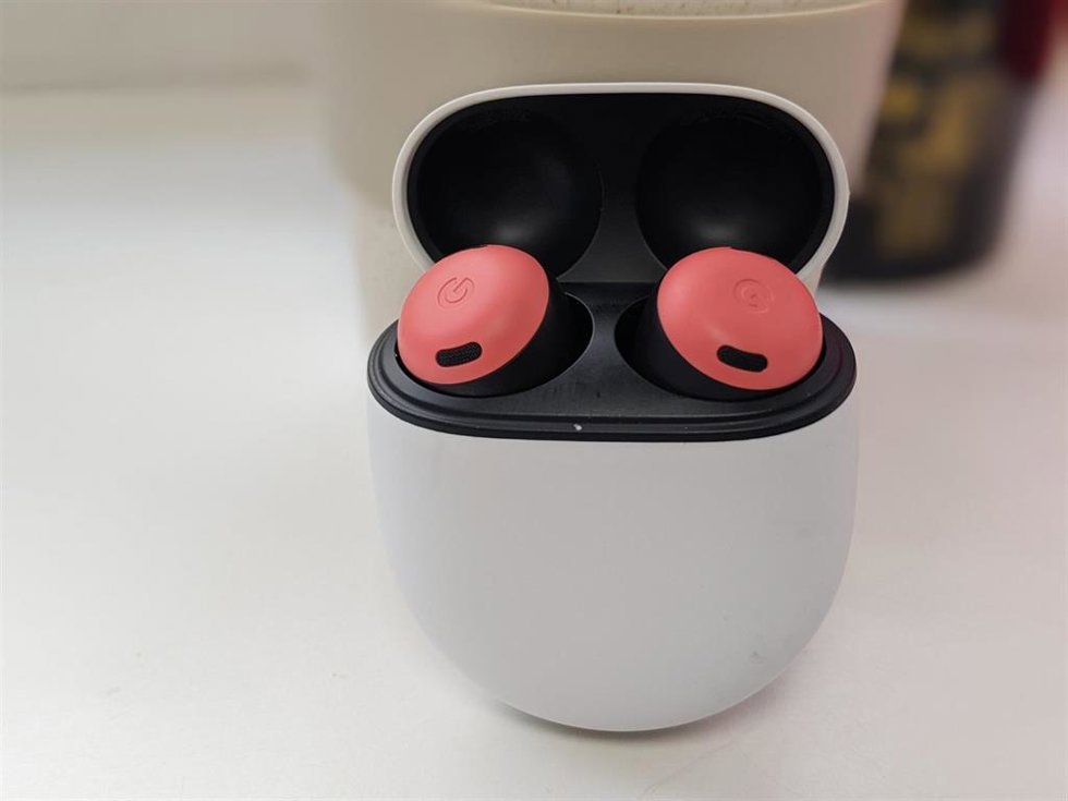 Pixel Buds Pro en color coral