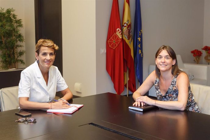 La Presidenta de Navarra, María Chivite, junto a la coordinadora de Podemos Navarra, Begoña Alfaro.