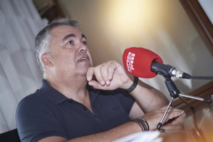 El secretario de Organización del Partido Socialista, Santos Cerdán, durante una entrevista para Europa Press, a 18 de agosto de 2022, en Milagro, Pamplona, Navarra, (España). Santos Cerdán León, que nació en Milagro, fue nombrado secretario de organiza