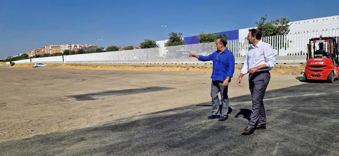 Visita al mercadillo de Alcosa