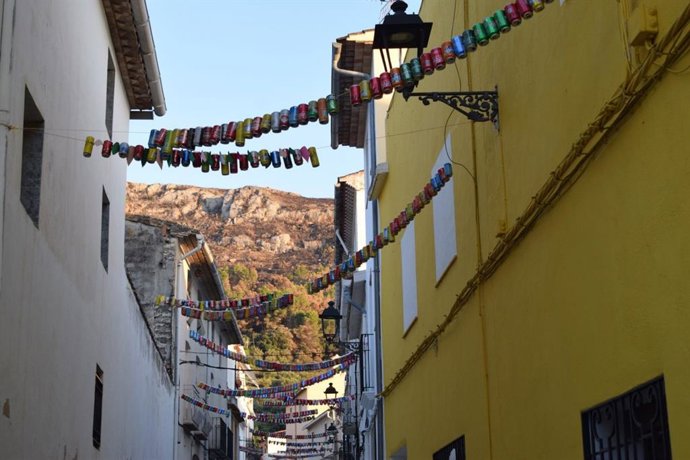 La sierra de Vall de Gallinera, quemada, vista desde Benialí.