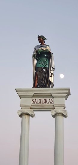 Salteras reúne su esencia e historia con la nueva escultura de Chiqui Díaz en el "kilómetro cero" del municipio