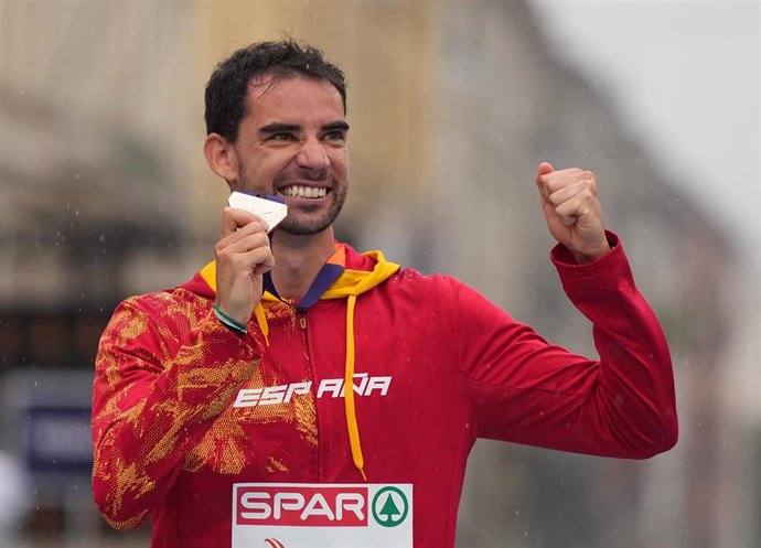 El atleta español Alvaro Martin celebrando su oro continental en la prueba de 20 kilómetros marcha