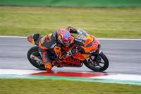 El español Daniel Holgado sorprende con la pole austriaca en Moto3