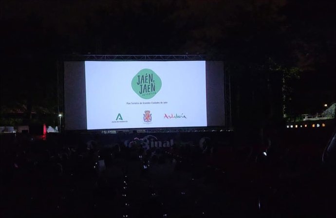 Jaén se promociona de nuevo en Madrid a través del Cine de Verano del Parque de la Bombilla