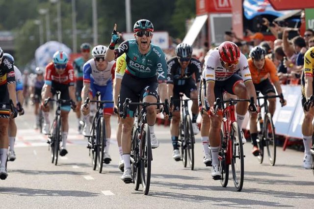 Sam Bennett (Bora-Hansgrohe) se adjudica el primer esprint de La Vuelta en Utrecht