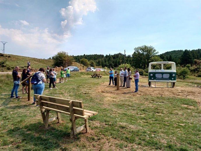La Comarca del Maestrazgo ofrece una nueva área de descanso en la A-1702, conocida como The Silent Route, con una replica del antiguo bus denominado 'El Caimán'.