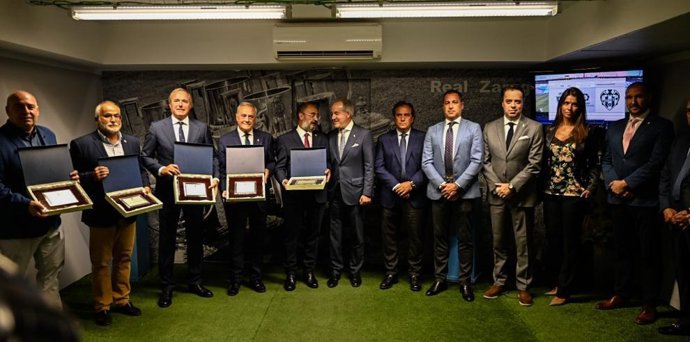 Acto de celebración del 40 aniversario del Estatuto de Autonomía de Aragón, a iniciativa del Real Zaragoza, en el estadio de La Romareda.