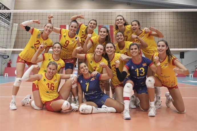 La selección española femenina de voleibol vence a Dinamarca en su debut en el Preeuropeo