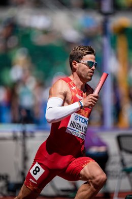 Archivo - Óscar Husillos, del Equipo Español, en la primera ronda de 4x400 metros mixtos durante el Campeonato del Mundo de atletismo al aire libre, a 15 de julio de 2022 en Eugene, Oregón, Estados Unidos.