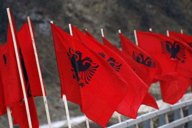 Banderas de Albania (Archivo)