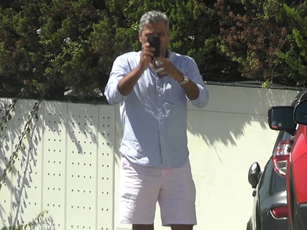 TONINO, HERMANO DE SHAKIRA, LLEGA AL DOMICILIO FAMILIAR