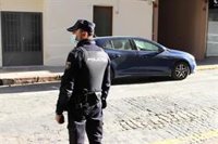 Detenidos dos hombres por pinchar las ruedas de vehículos estacionados delante de su negocio en Playa de Palma
