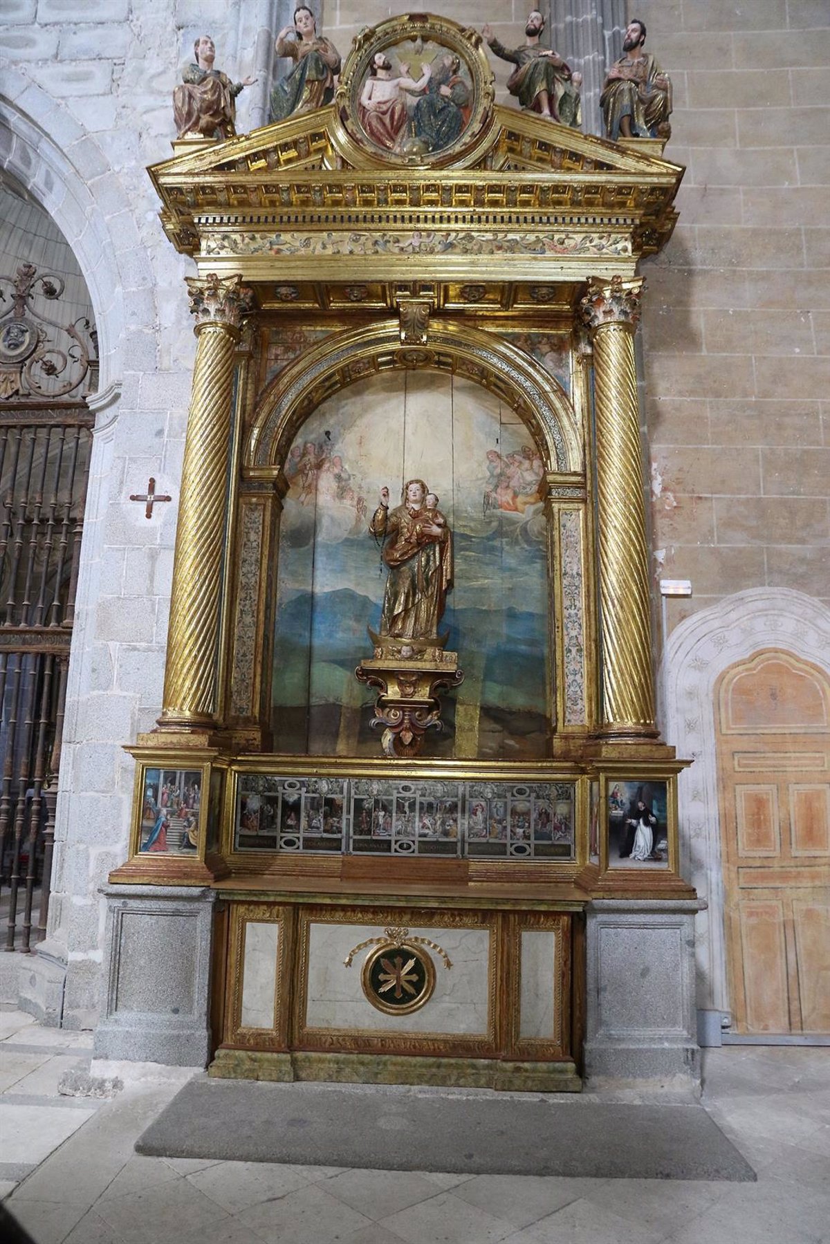 La Junta destina  euros a restaurar dos retablos de la iglesia de San  Sebastián de Villacastín (Segovia)