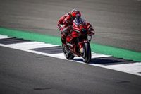 Quartararo opone resistencia a Ducati en el triplete de Bagnaia