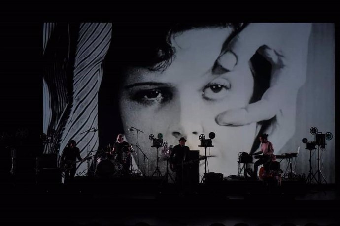 El grupo de rock granadino, Lagartija Nick cantará poemas de Luis Buñuel, el próximo 23 de agosto, en el Jardín de San Pedro en la ciudad de Teruel.