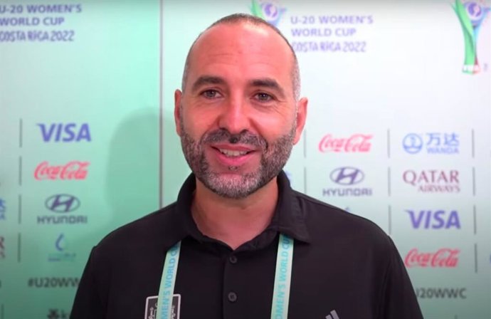 El seleccionador nacional femenino Sub-20, Pedro López