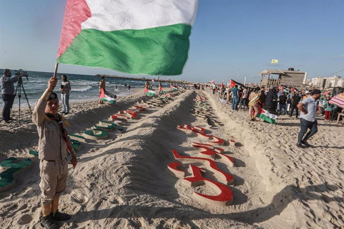 Protesta contra Israel en la playa de Gaza 