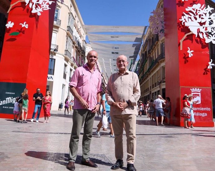 Los alcaldes de Sevilla y Málaga en la portada de la Feria del centro