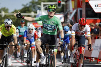 Sam Bennett alarga su racha triunfal en La Vuelta y repite victoria en Breda
