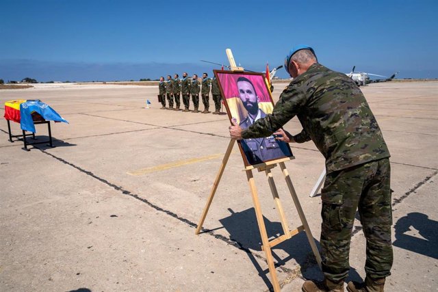 Despedida de Líbano del féretro del cabo Pedro Serrano Arjona.
