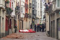 Detenido tras casi seis horas atrincherado con un hacha y un machete en un inmueble del Casco Viejo de Vitoria