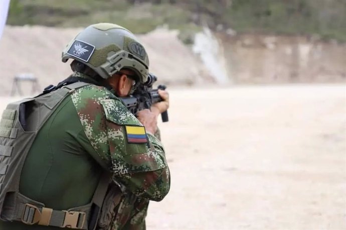 Archivo - Un militar del Ejército de Colombia