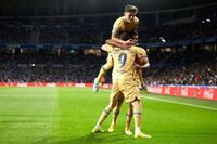 Lewandowski y Ansu Fati arrancan al Barça