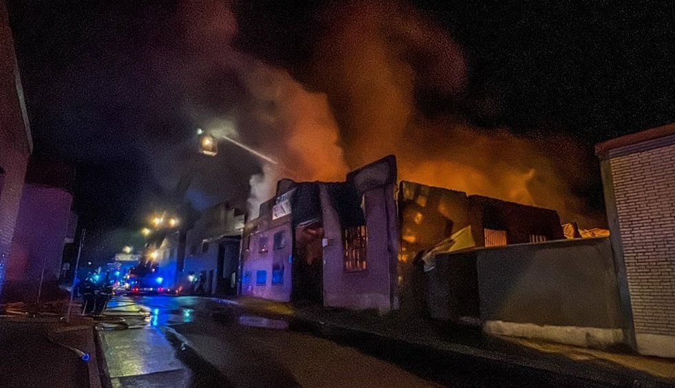 Imagen del incendio en una nave de palets de Fuenlabrada.