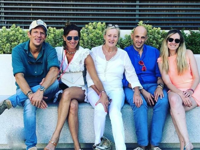 Marianne Sandberg y los cuatro hijos que tuvo con Joaquín Prat - Joaquín, Alejandra, Federico y Andrea - en una imagen de archivo