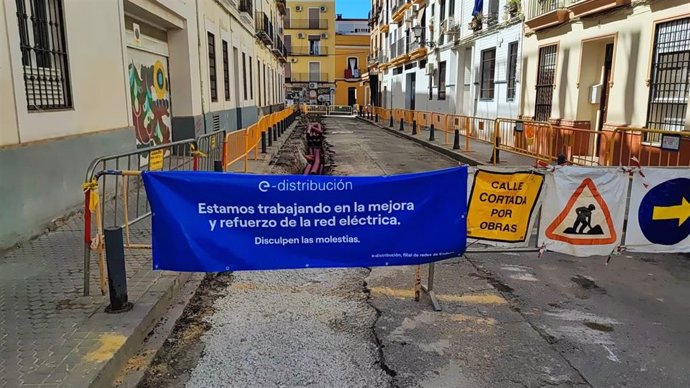 Obras de mejora de Endesa en el entorno de la Alameda de Hércules.