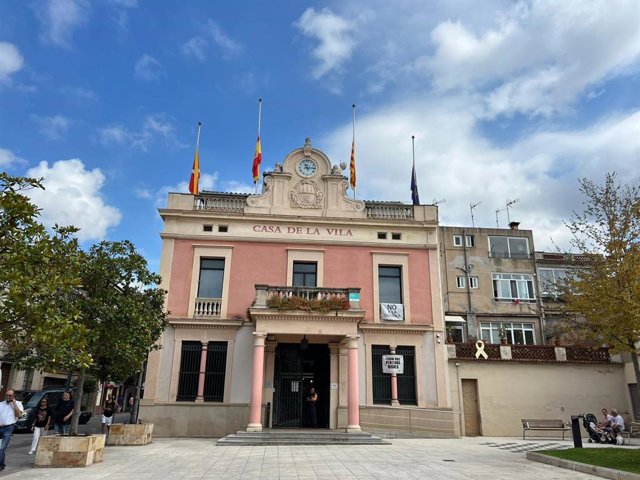 Façana de l'Ajuntament de Rubí (Barcelona)