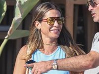 Elena Tablada recupera la sonrisa en Ibiza rodeada de amigos tras su separación de Javier Ungría