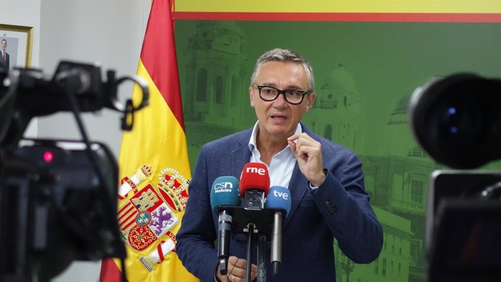 El portavoz de Vox en el Parlamento de Andalucía, Manuel Gavira, este lunes en declaraciones a los medios.