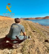 Desactivan un proyectil de artillería de la Guerra Civil encontrado por un pescador en el pantano de La Serena