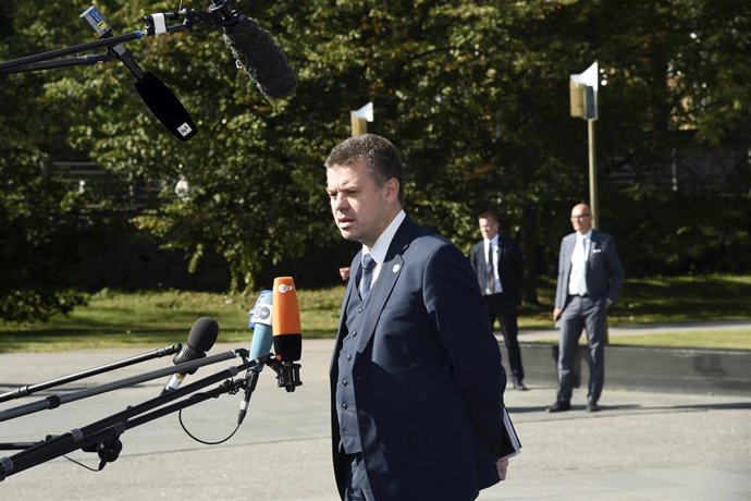 Archivo - 29 August 2019, Finland, Helsinki: Estonian Foreign minister Urmas Reinsalu speaks to media upon his arrival to attend the Informal Meeting of EU Foreign Ministers. Photo: Markku Ulander/Lehtikuva/dpa
