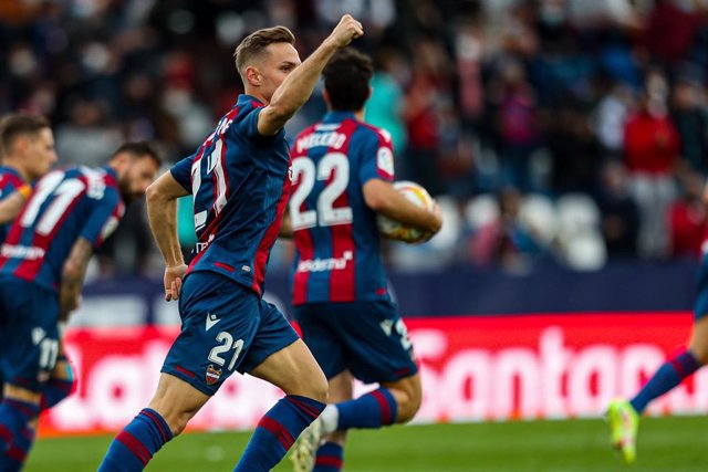 Archivo - Dani Gomez celebra un gol con el Levante en LaLiga Santander 2021-2022
