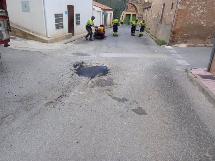 La oprración Bacheo del Ayuntamiento de Teruel ha contado con un presupuesto de 8.000 euros y ha requerido el uso de 37 toneladas de aglomerado asfáltico.