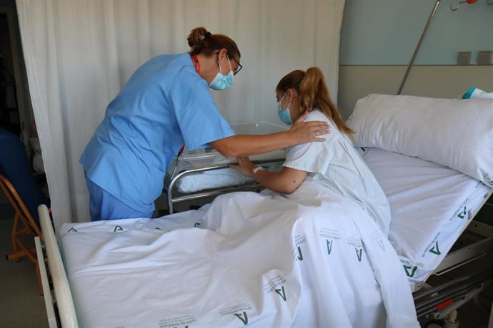 [L Mmcc.Huvmr.Sspa] Los Profesionales Del Virgen Del Rocío Atienden 2.138 Nacimientos Durante El Primer Semestre Del Año