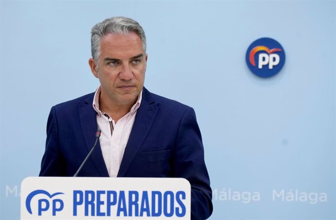 Elías Bendodo, coordinador general del PP, en una rueda de prensa