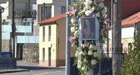 Flores y peluches recuerdan a Diana Quer en el sexto aniversario de su asesinato