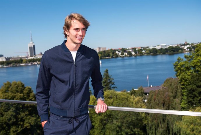11 August 2022, Hamburg: German tennis player Alexander Zverev stands by the Alster lake after a press conference. Photo: Daniel Bockwoldt/dpa