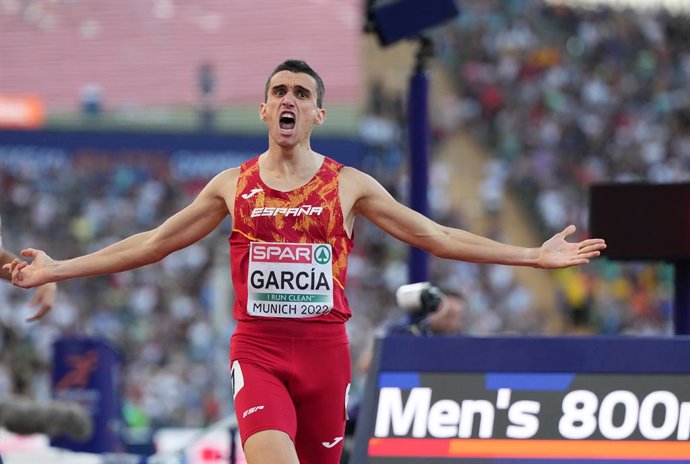 21 August 2022, Bavaria, Munich: Spain's Mariano Garcia celebrates winning the men's 800 meters final at the Olympic Stadium during the 2022 European Championships in Munich. Photo: Soeren Stache/dpa