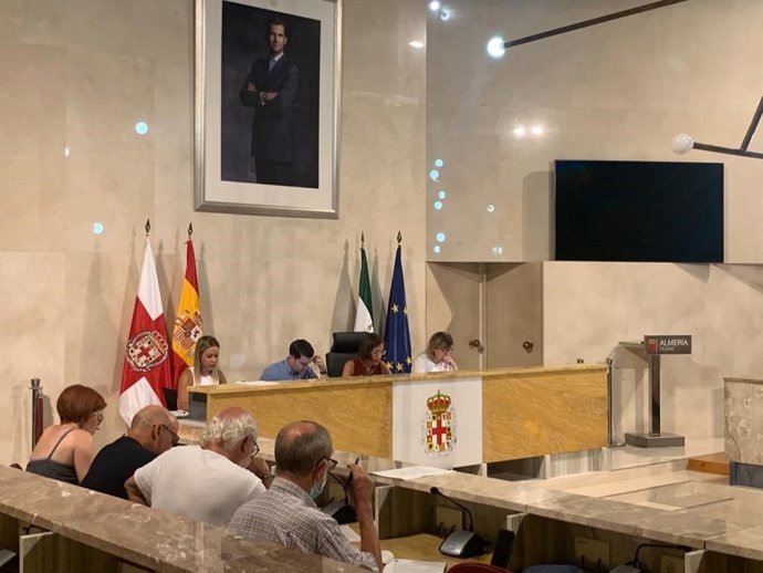 Margarita Cobos en la mesa de trabajo