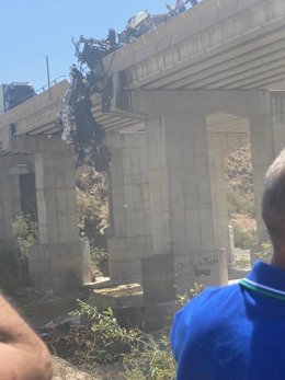 Camión siniestrado en la A-7 a su paso por Huércal-Overa (Almería).